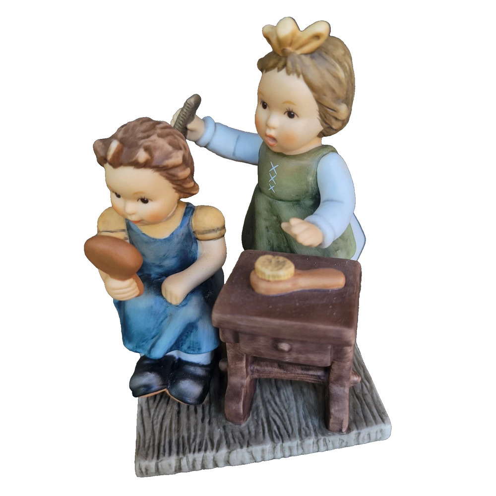 Goebel Hummel Figurine 2003 "Pretty As A Picture" BH 237 - NEW IN BOX SEALED
